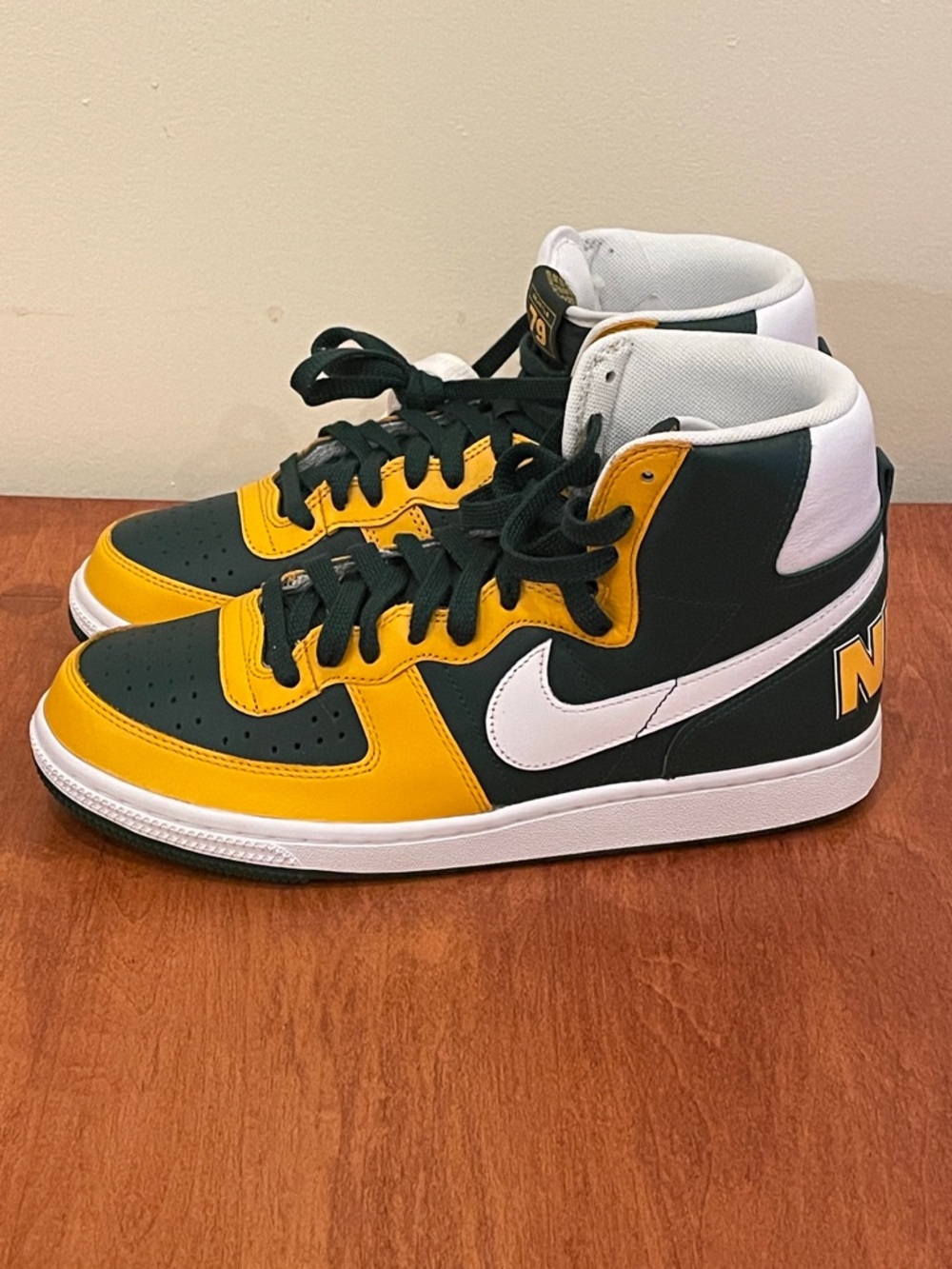 Nike Del Sol Terminator High "Seattle Supersonics” Shoe, Size 9